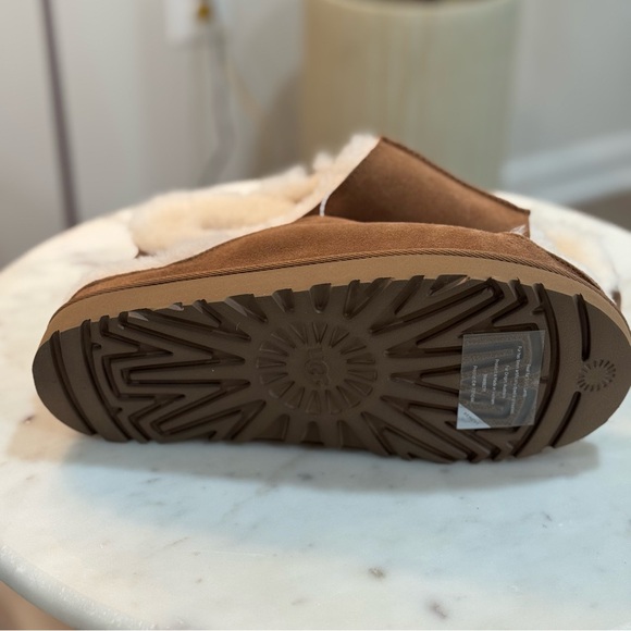 UGG Chestnut Sheepskin Slide with Cream Shearling - Picture 7 of 8